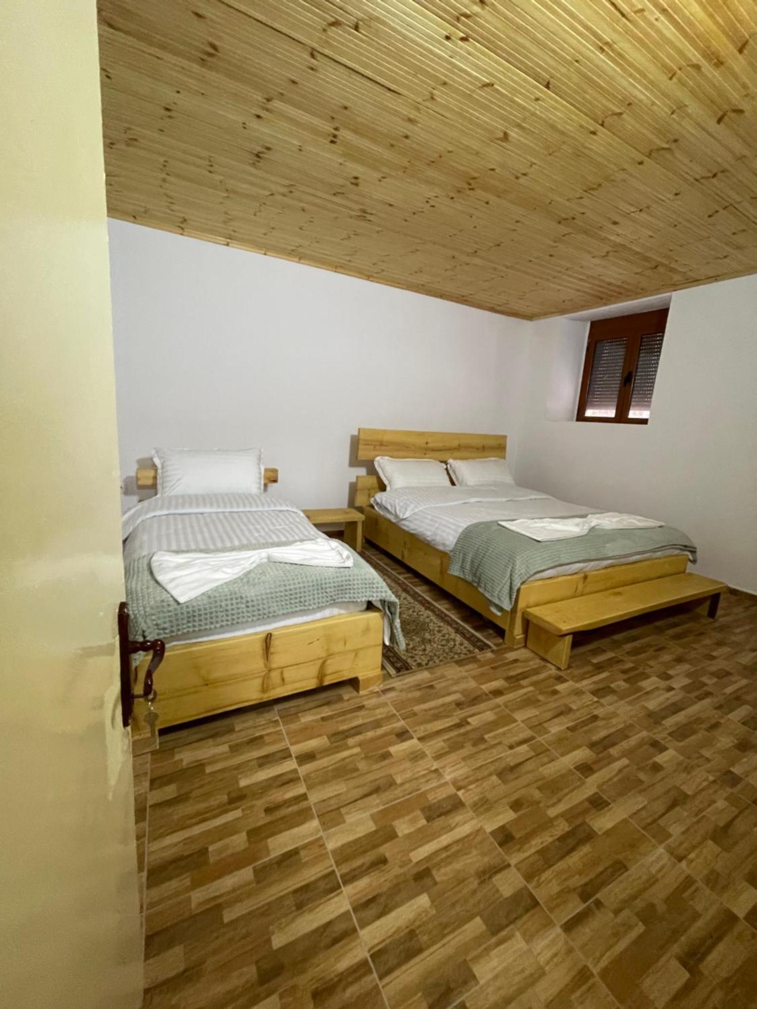 Ardjon House Hostel Μπεράτ Εξωτερικό φωτογραφία