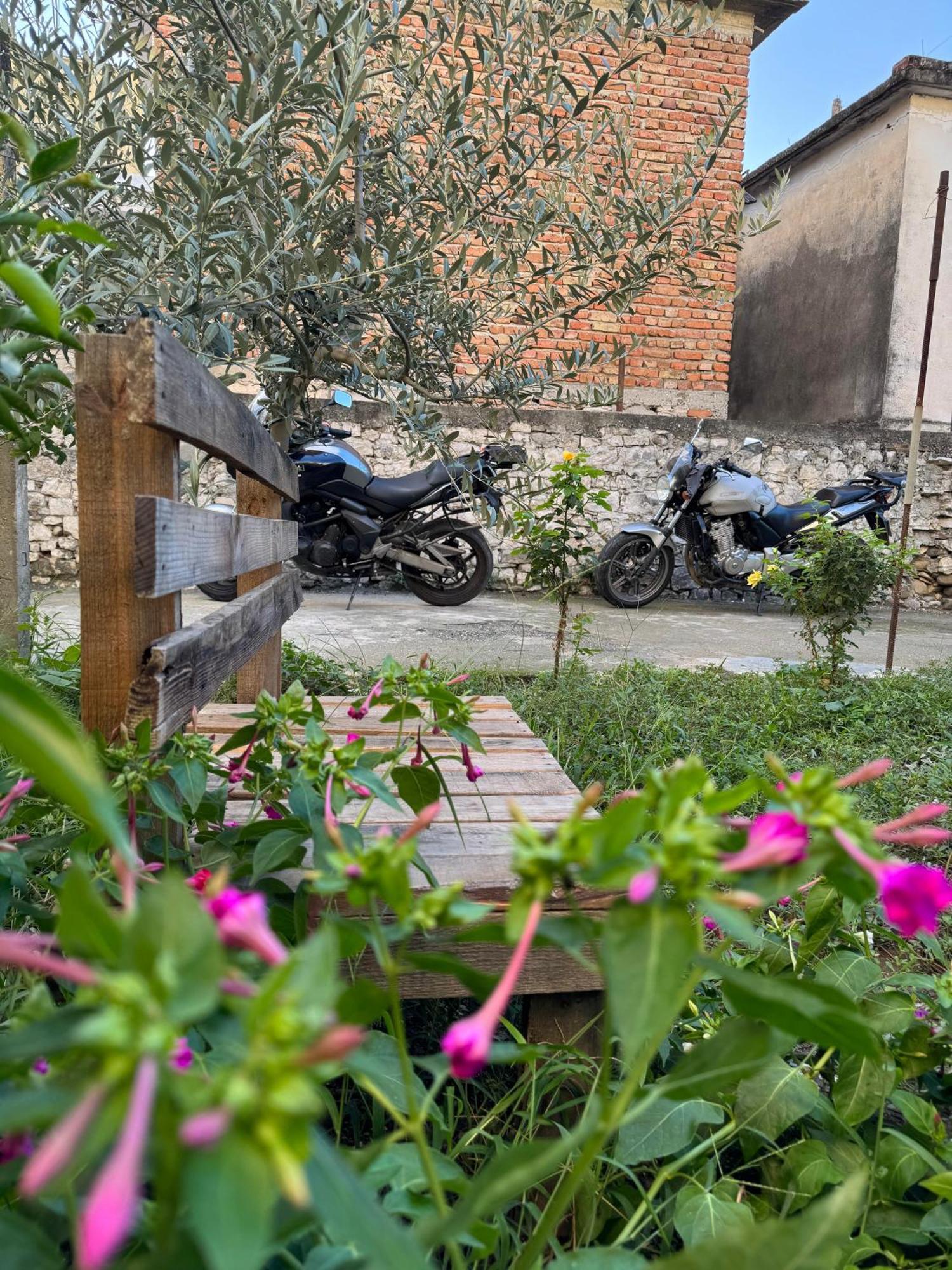 Ardjon House Hostel Μπεράτ Εξωτερικό φωτογραφία