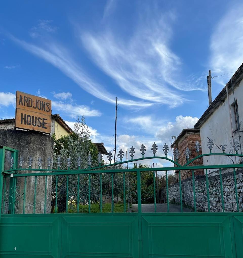 Ardjon House Hostel Μπεράτ Εξωτερικό φωτογραφία